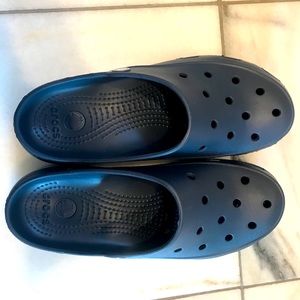 VGUC Navy Crocs clogs women’s size 8